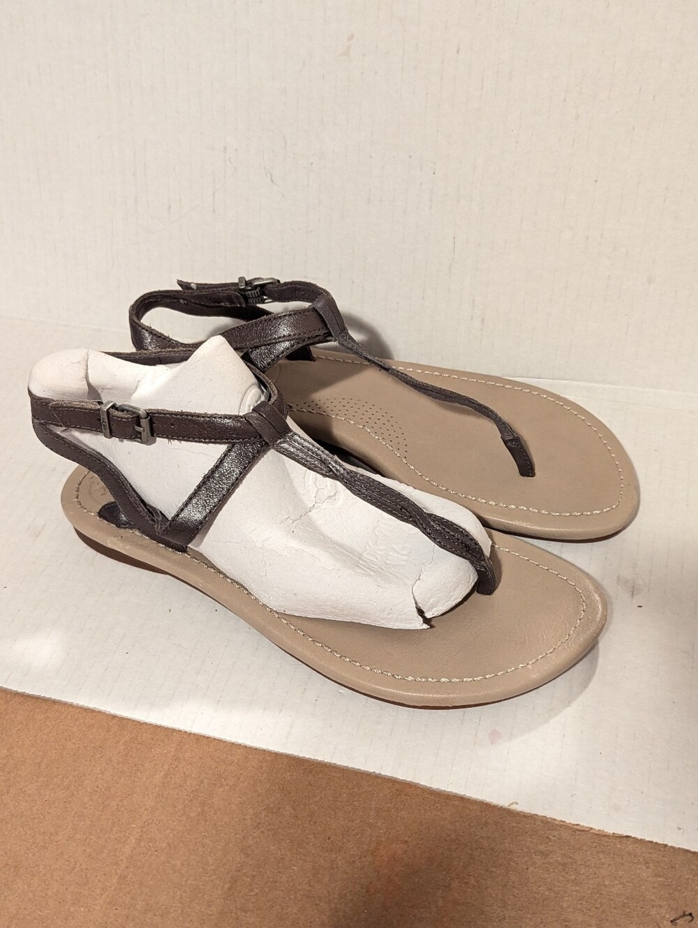 UGG NWOT Kennaria  Charcoal Sandal Gray T Strap Leather  Size 8 Braided Thong - Picture 8 of 9
